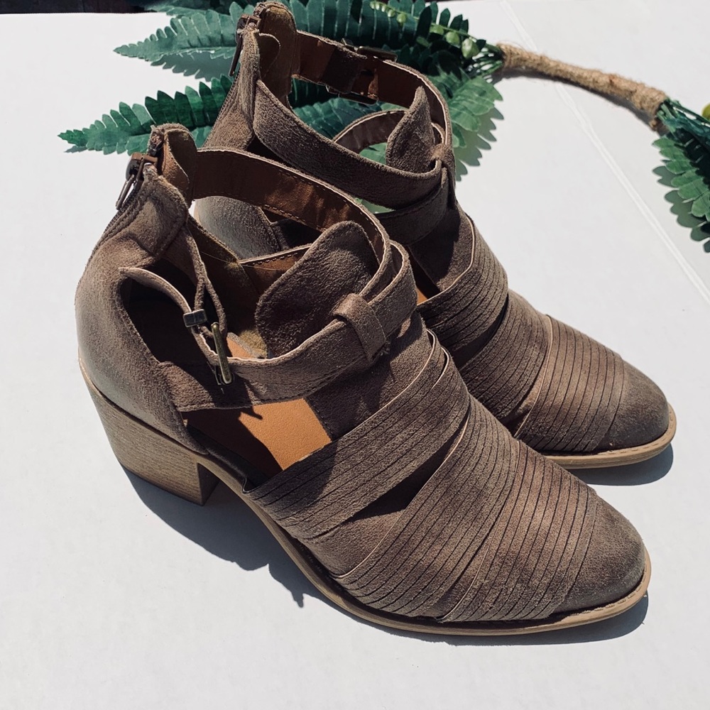 Charlotte Russe heeled booties brown size 9 NWT